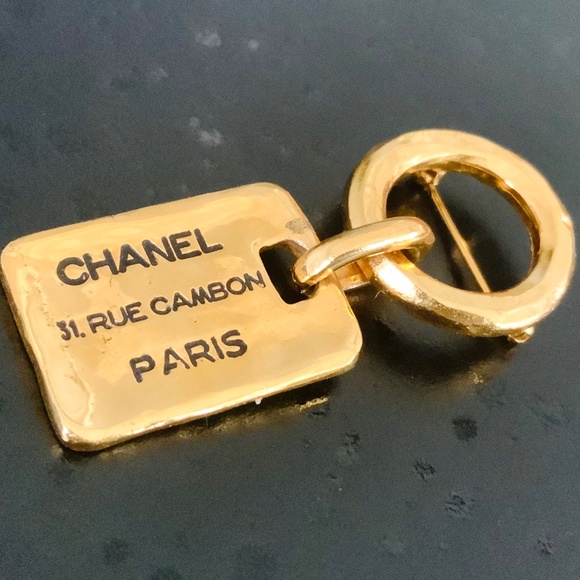 CHANEL VINTAGE BROOCH 31 RUE CAMBON CC LOGO TAG PIN Gold Plated - Code 11-33 - Picture 1 of 14